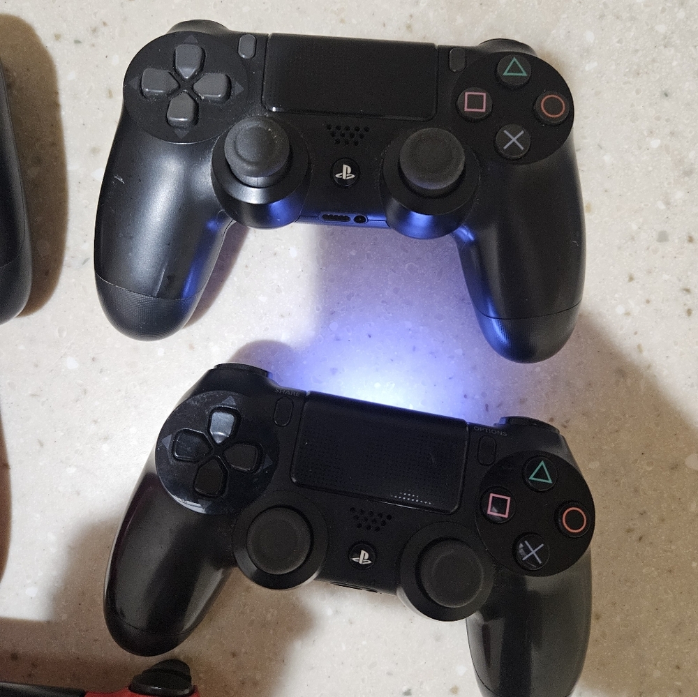 ps4 controllers - Picture 2 of 2
